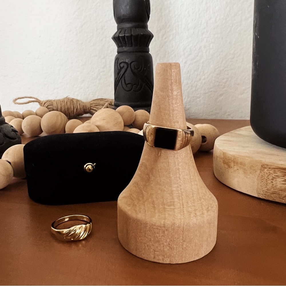 SIGNET RING SET & BOX (BLACK/GOLD) - Picture 2 of 7